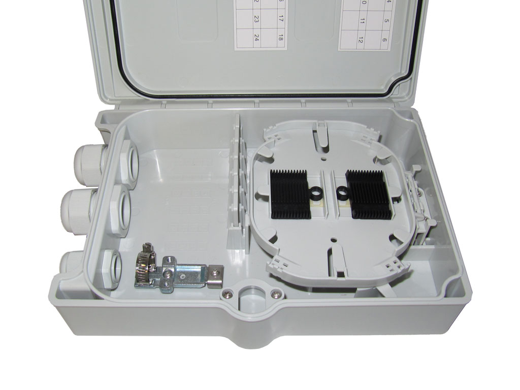 LWL FTTH Hausverteiler IP55 für 24 Fasern und 6 SC duplex oder LC Quad Kupplungen